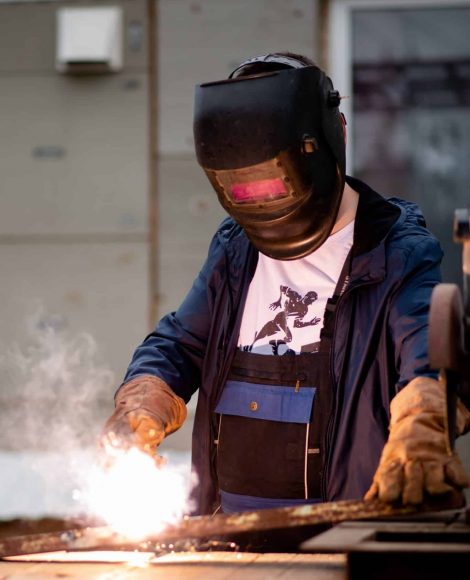the-man-works-with-a-welding-machine-2023-11-27-04-52-08-utc (1) the-man-works-with-a-welding-machine-2023-11-27-04-52-08-utc (1)